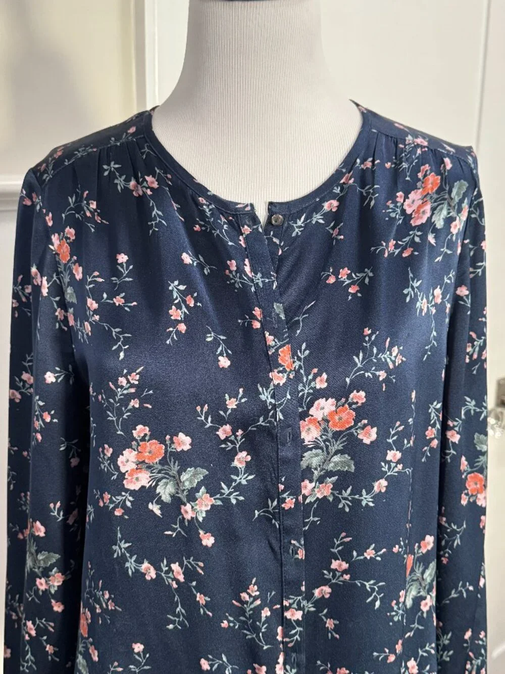 Joie 'Timlyn' Navy Blue Floral Patterned Blouse, S, Great Condition,High-Quality - Picture 2 of 8